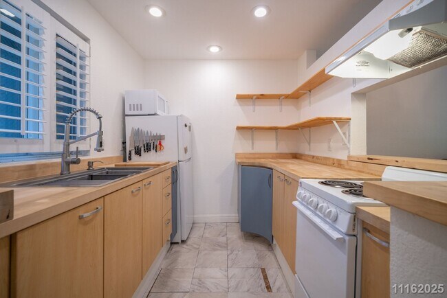 Building Photo - Mililani Gem Townhouse – 2-Bed, 2-Bath 2nd...