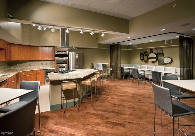 Building Photo - 2 br, 2 bath Apartment - McHenry Row