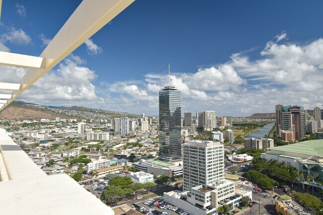 Building Photo - Life on the 19th Floor