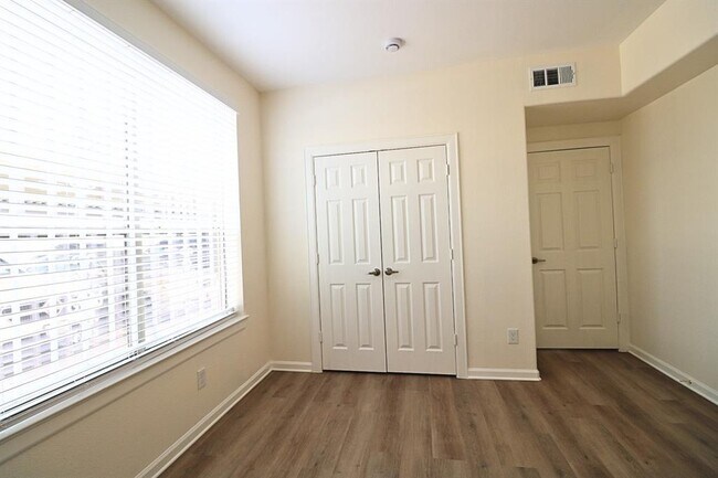 Building Photo - 6611 W Sam Houston Pkwy S