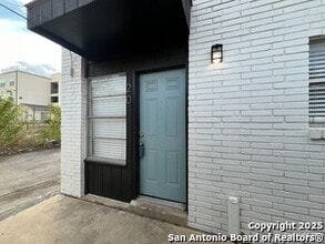 Building Photo - 2802 Lasses Blvd