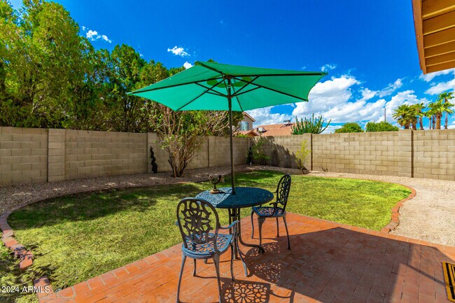 Building Photo - 3223 E Poinsettia Dr