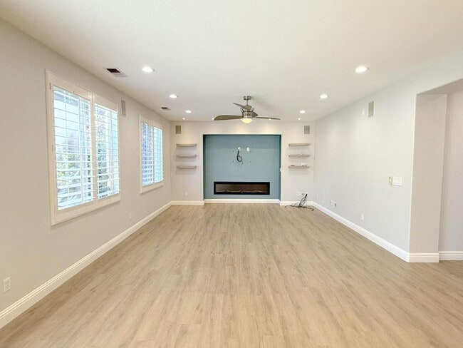 Building Photo - Beautifully Remodeled Modern Home In Wests...