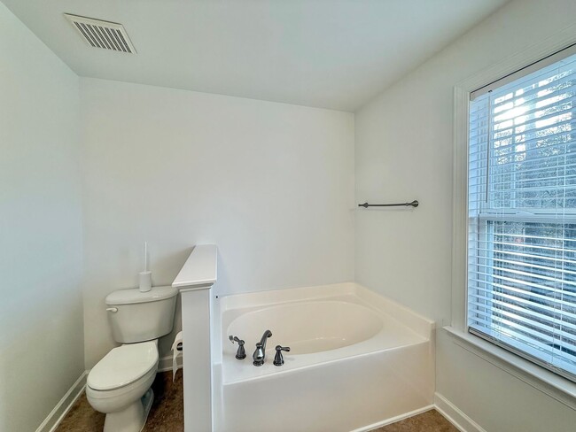 Building Photo - Modern 3BD, 2.5BA End Unit Raleigh Townhome with HOA Amenities Near I-540 & Triangle Town Center