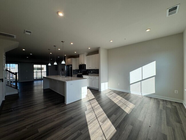 Building Photo - Modern 3 Bed 2.5 Bath Townhome In Beautiful Arcola Town Center