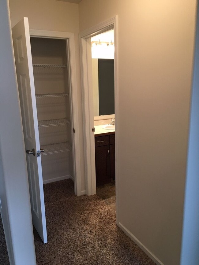Building Photo - 3 Bed 3 Bath Twin Home