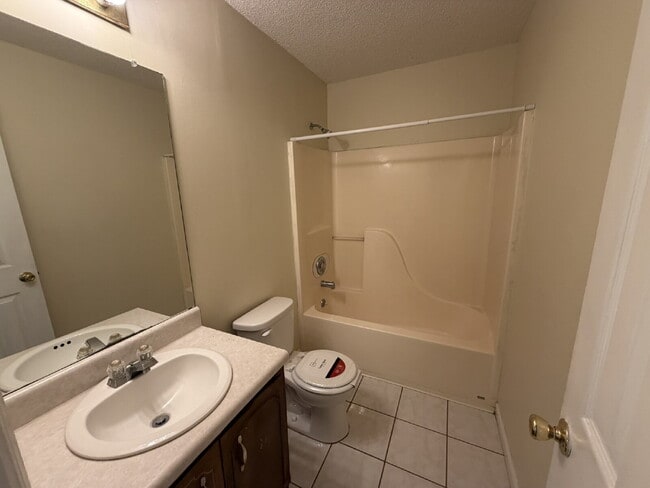 Building Photo - Home For Rent