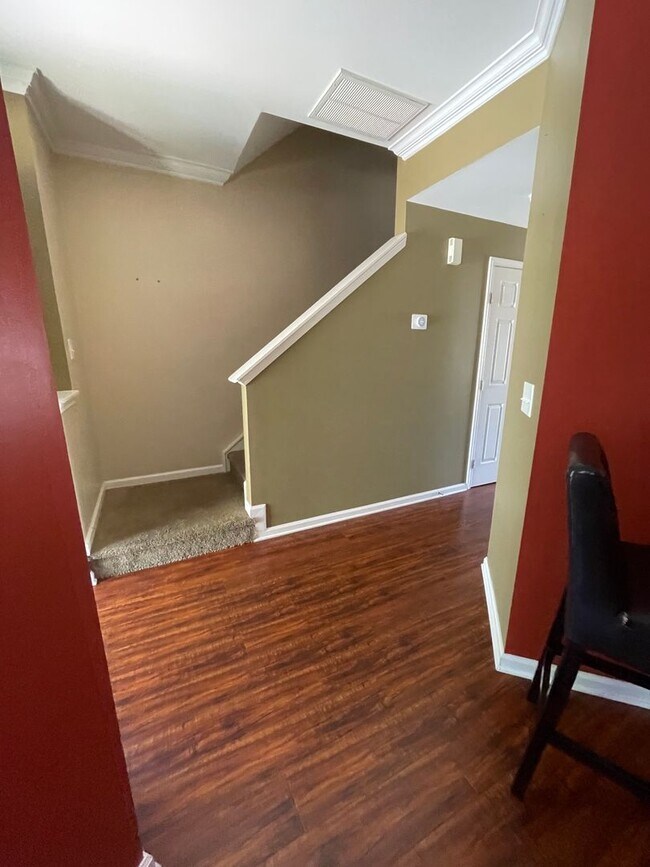 Building Photo - Hadley Commons 2 Bedroom 2.5 Bath Townhome Minutes from Bridgeway Station !!