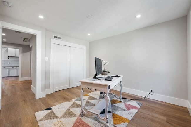 Building Photo - 115 Cuvier St