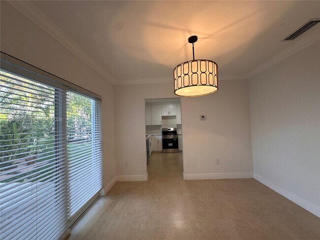 Building Photo - Cotorro Avenue, Coral Gables, FL 33146 - 3 BR 2 BA single-family home
