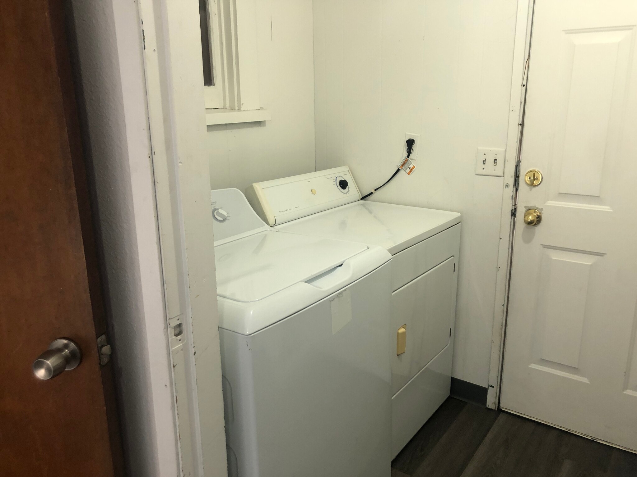 Building Photo - 555 SW State St