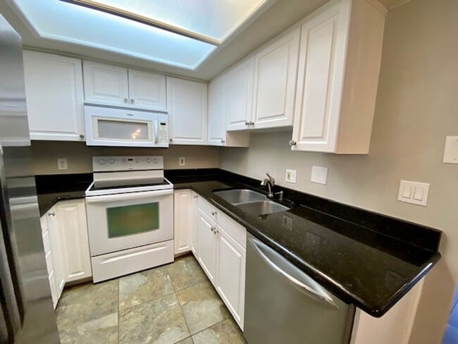 Building Photo - 2 BEDROOM APARTMENT DOWNTOWN IN ST. GEORGE