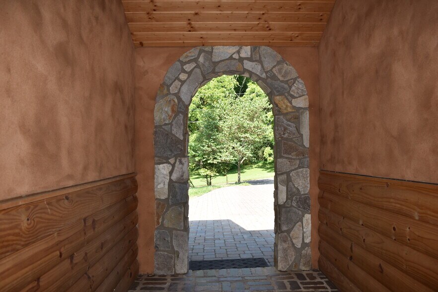 Building Photo - 336 Chunns Cove Rd