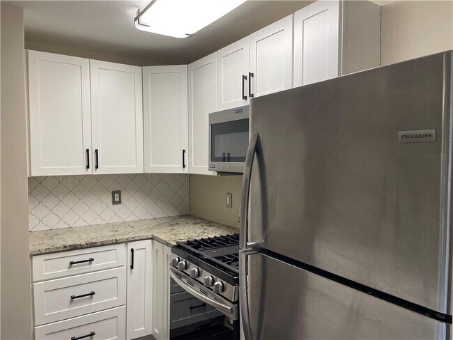 Building Photo - 8020 Sand Wedge Cir