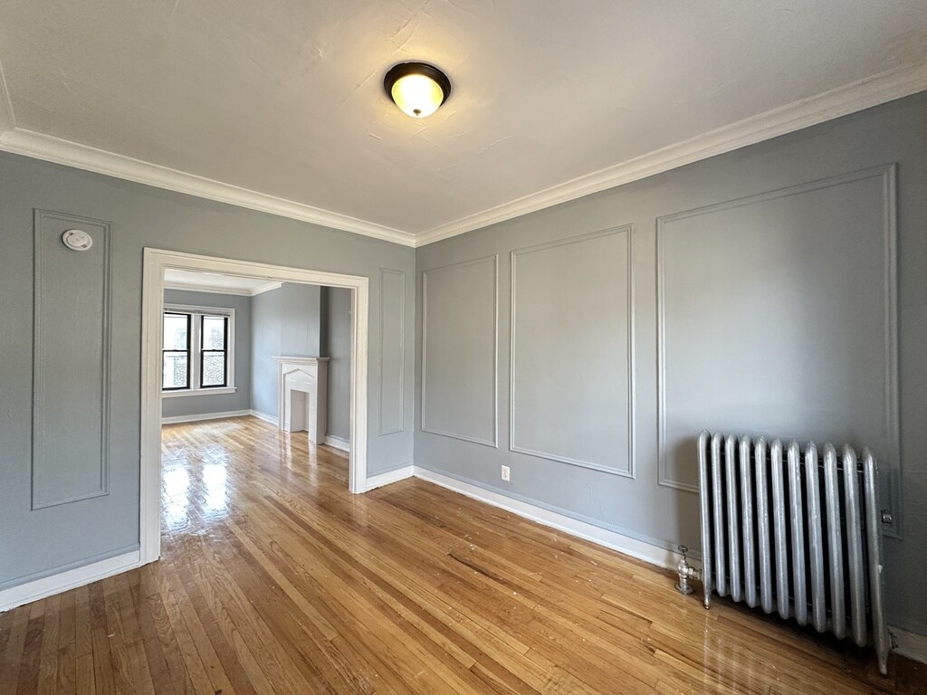Building Photo - 1323 W Estes Ave