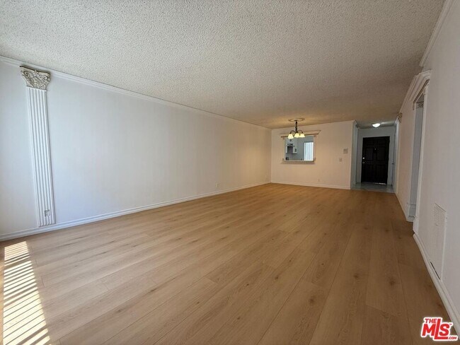 Building Photo - 1038 Thompson Ave