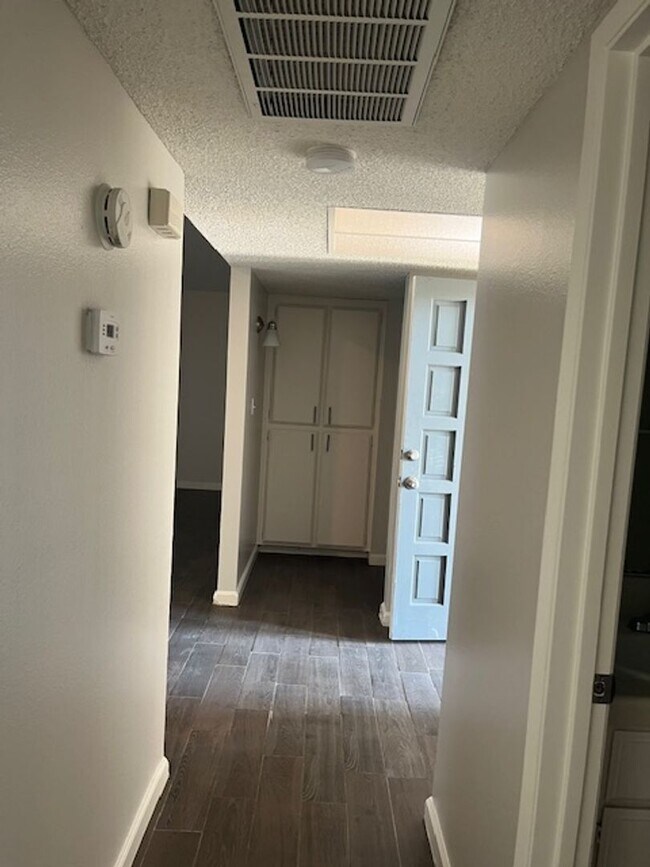 Building Photo - DC817