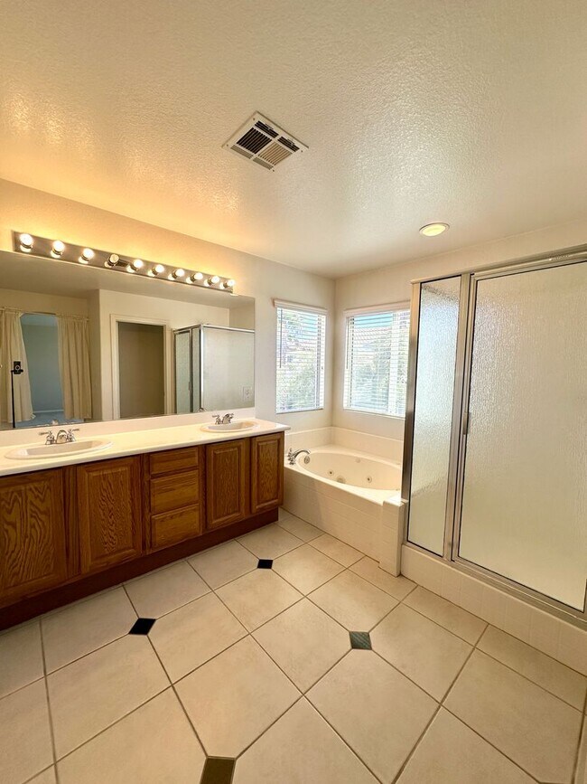 Building Photo - 7607 Pioneer Ranch Ave