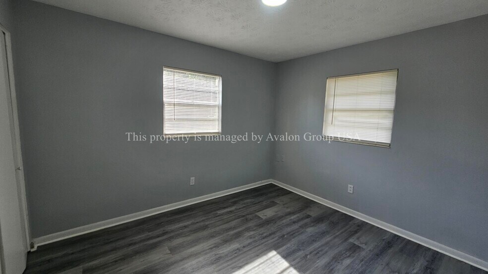 Building Photo - 6063 Longchamp Dr