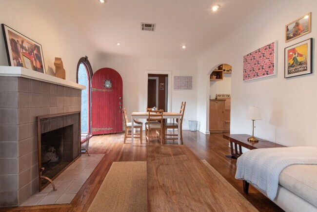 Building Photo - 2756 Locksley Pl