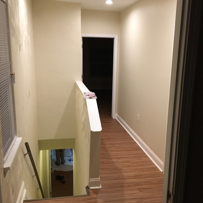 Building Photo - 36 Cowan St