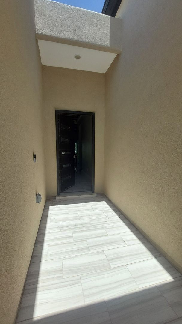 Building Photo - Beautiful 4 bedroom 2.5 bathroom home! READY NOW