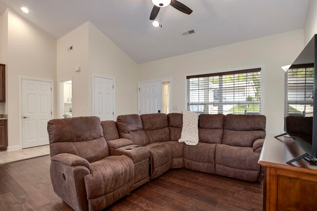 Building Photo - 134 Daleyuhski Way