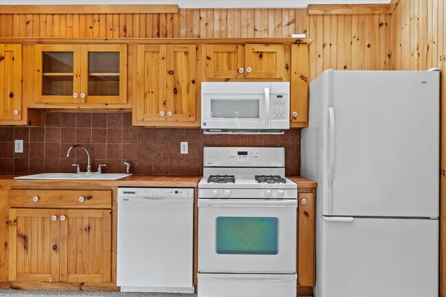 Building Photo - 35 Oakmont Dr