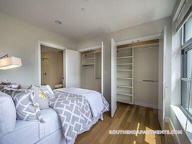 Building Photo - 601 Albany St