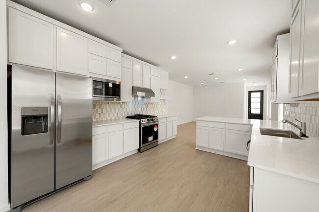 Building Photo - 6742 Sunset Velvet Dr