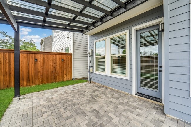 Building Photo - 10964 Swang Link Dr