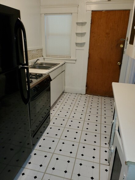 Kitchen - 16516 Endora Rd