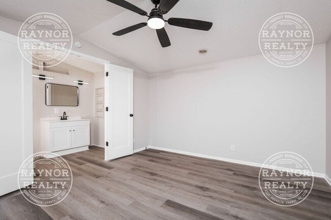 Building Photo - 72 Abbey Way