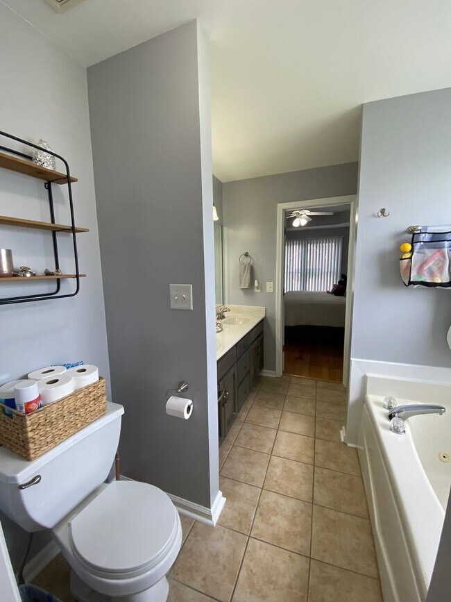 Building Photo - 3672 Fieldstone Dr