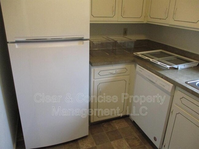 Building Photo - 4279 River Rd