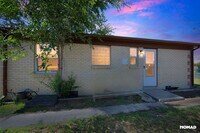 Building Photo - 1932 Del Mar Pkwy