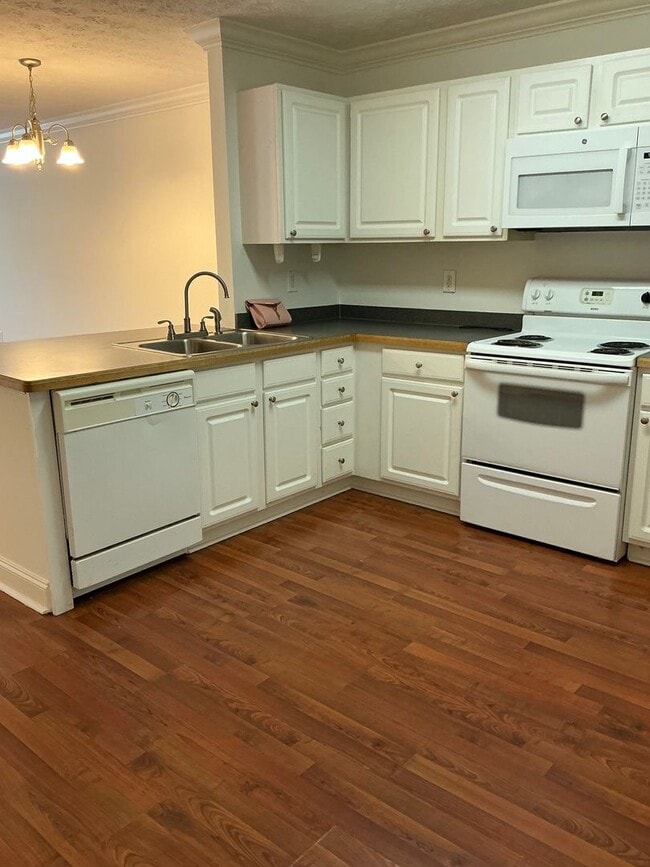 Building Photo - 2 BR 2.5 BA Condo in Gated Community- Mall...