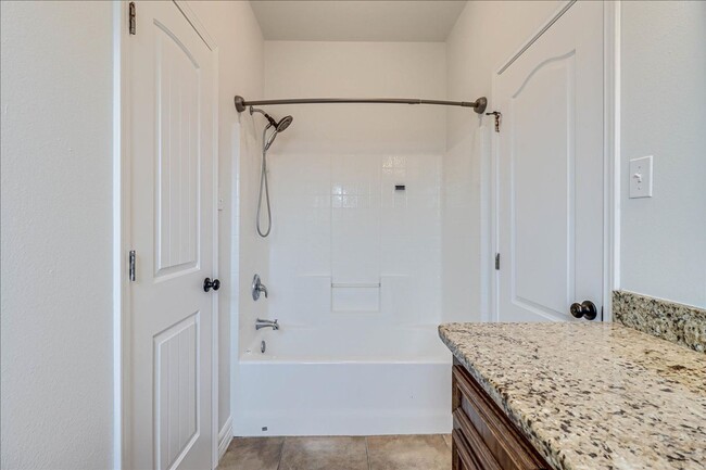 Building Photo - 2533 Lorine Dr