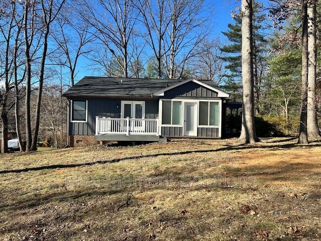 Building Photo - 33 Oak Ln