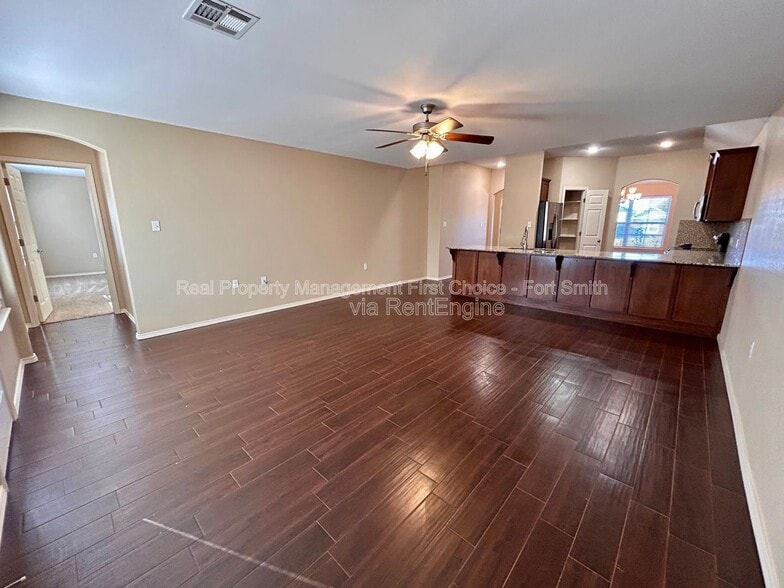 Building Photo - 420 Ridge Point Dr