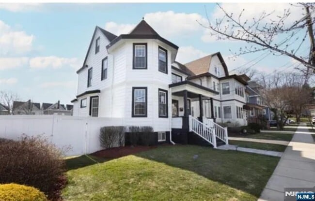 Building Photo - 100 Riggs Pl