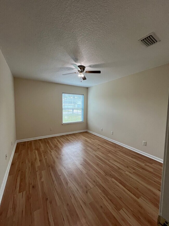 Building Photo - 209 Royal Palms Ave
