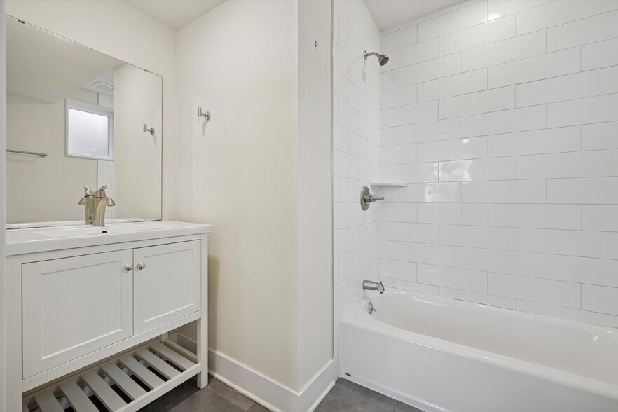 Building Photo - 1519 N Sydenham St