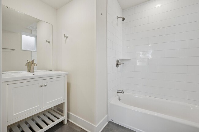 Building Photo - 1519 N Sydenham St