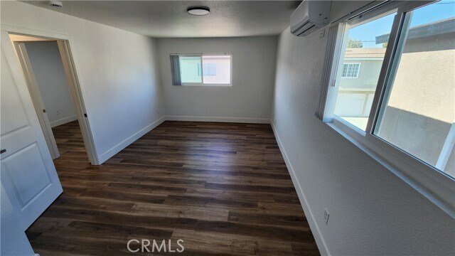 Building Photo - 988 El Camino Dr