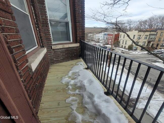 Building Photo - 68 Morris St