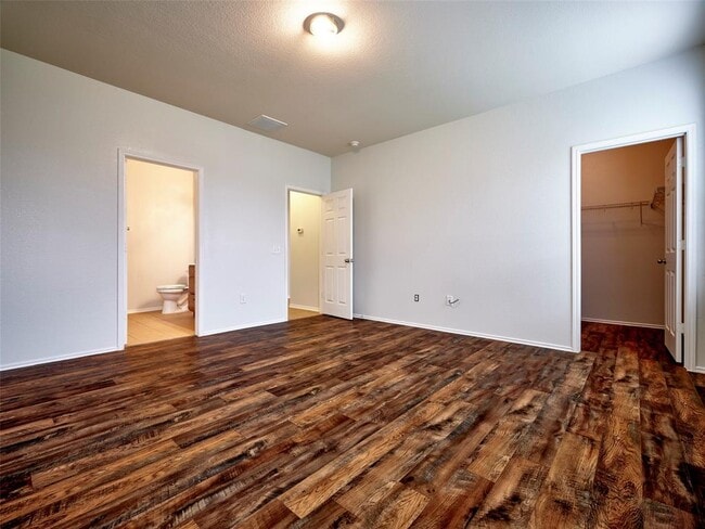 Building Photo - 1426 S Maple Dr