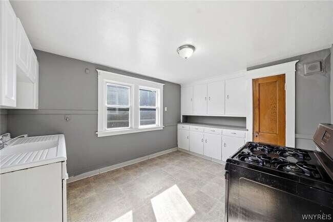 Building Photo - 220 Dartmouth Ave