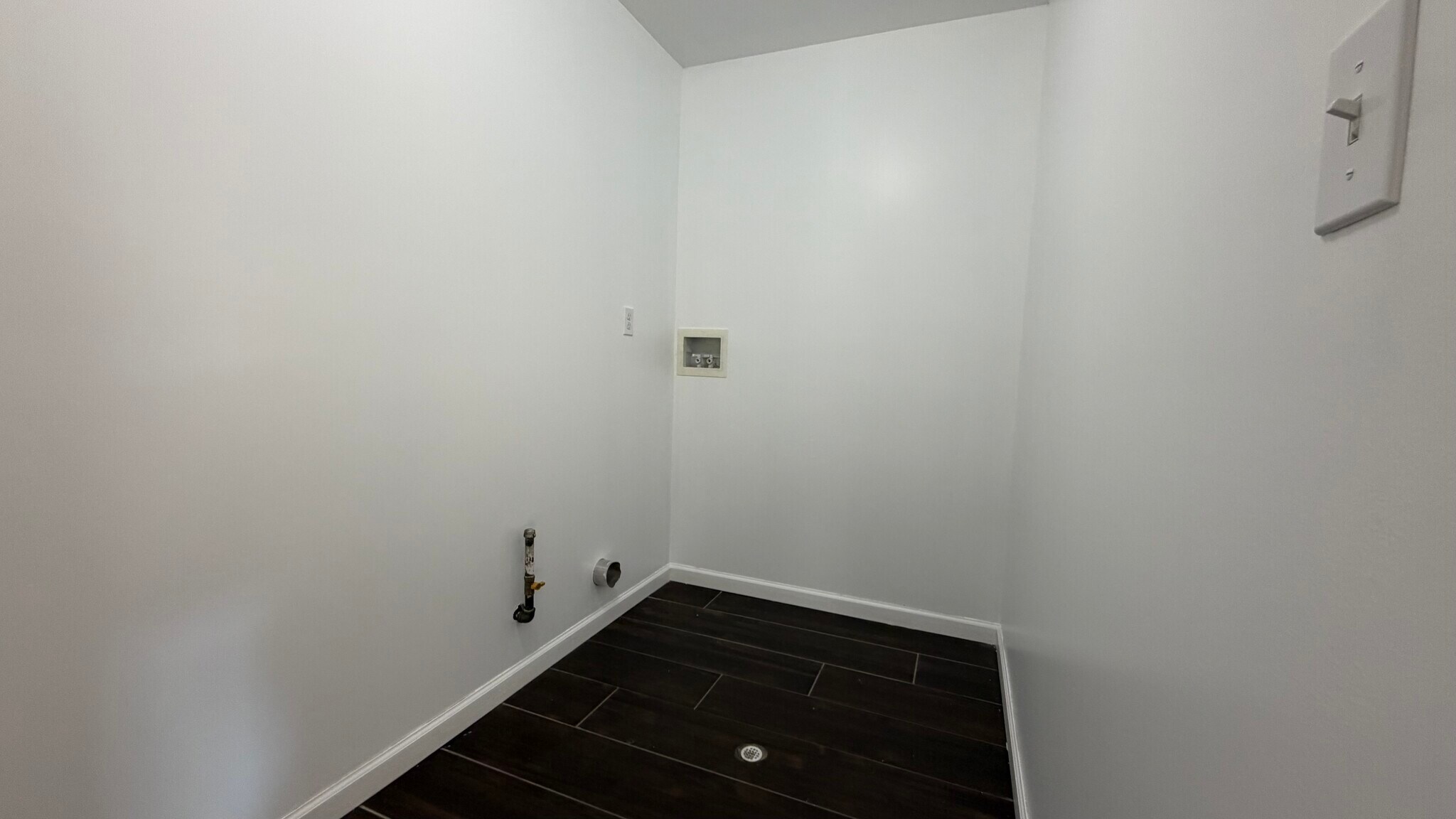 LAUNDRY ROOM WITH HOOKUPS - 159 Court St