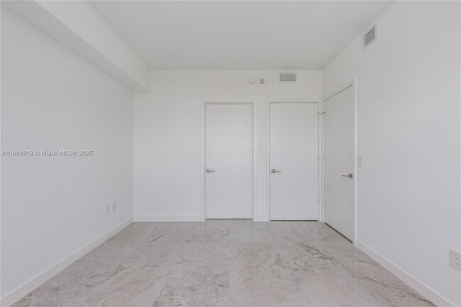 Building Photo - 650 NE 32nd St